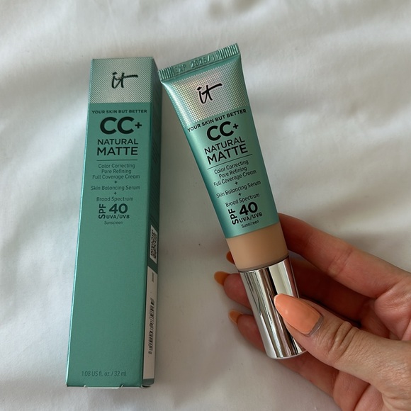 IT Cosmetics CC+ Cream Natural Matte Foundation with SPF 40- Light Medium - Picture 7 of 8